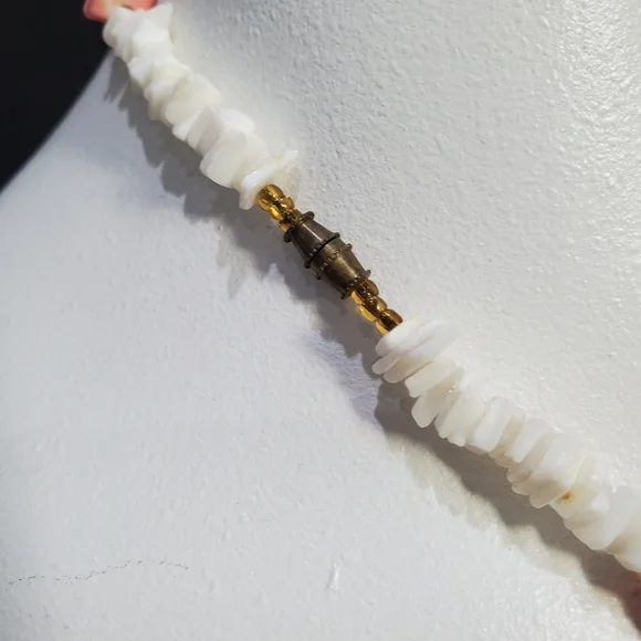 Vintage Beautiful Natural Shell Necklace Coral and White Colors
